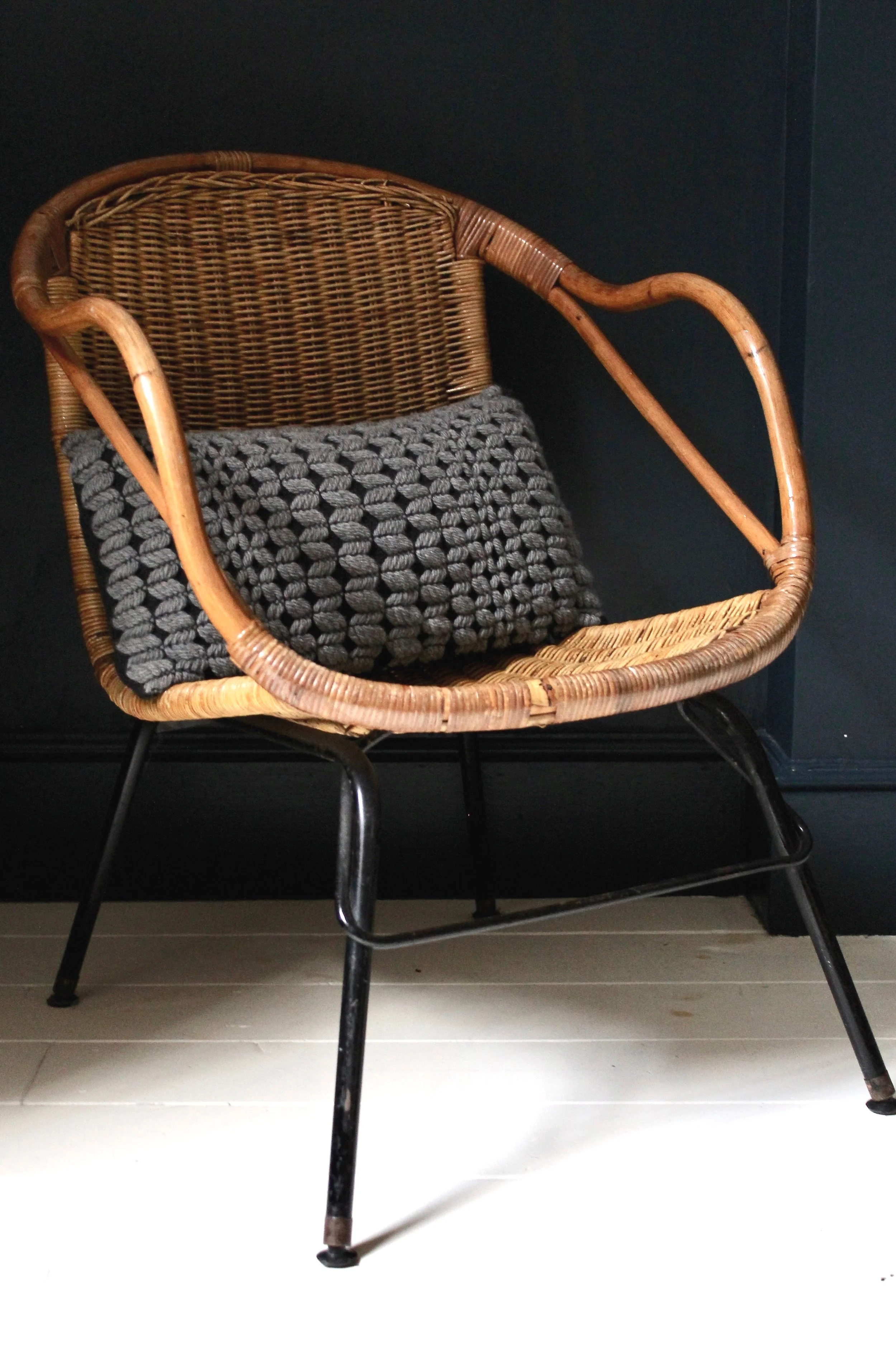wave-rectangle-cushion-grey-charcoal