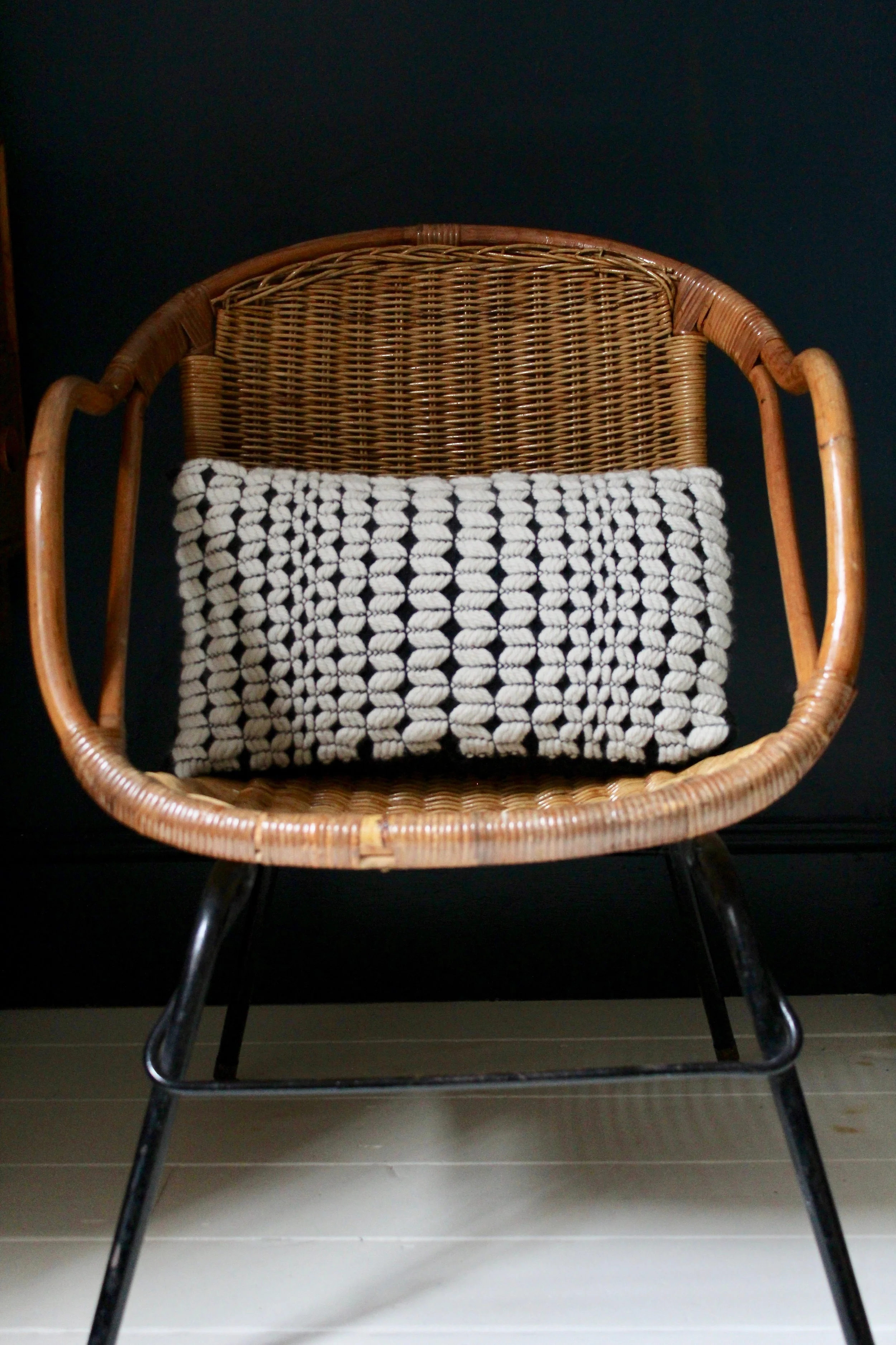 wave-rectangle-cushion-ecru-charcoal