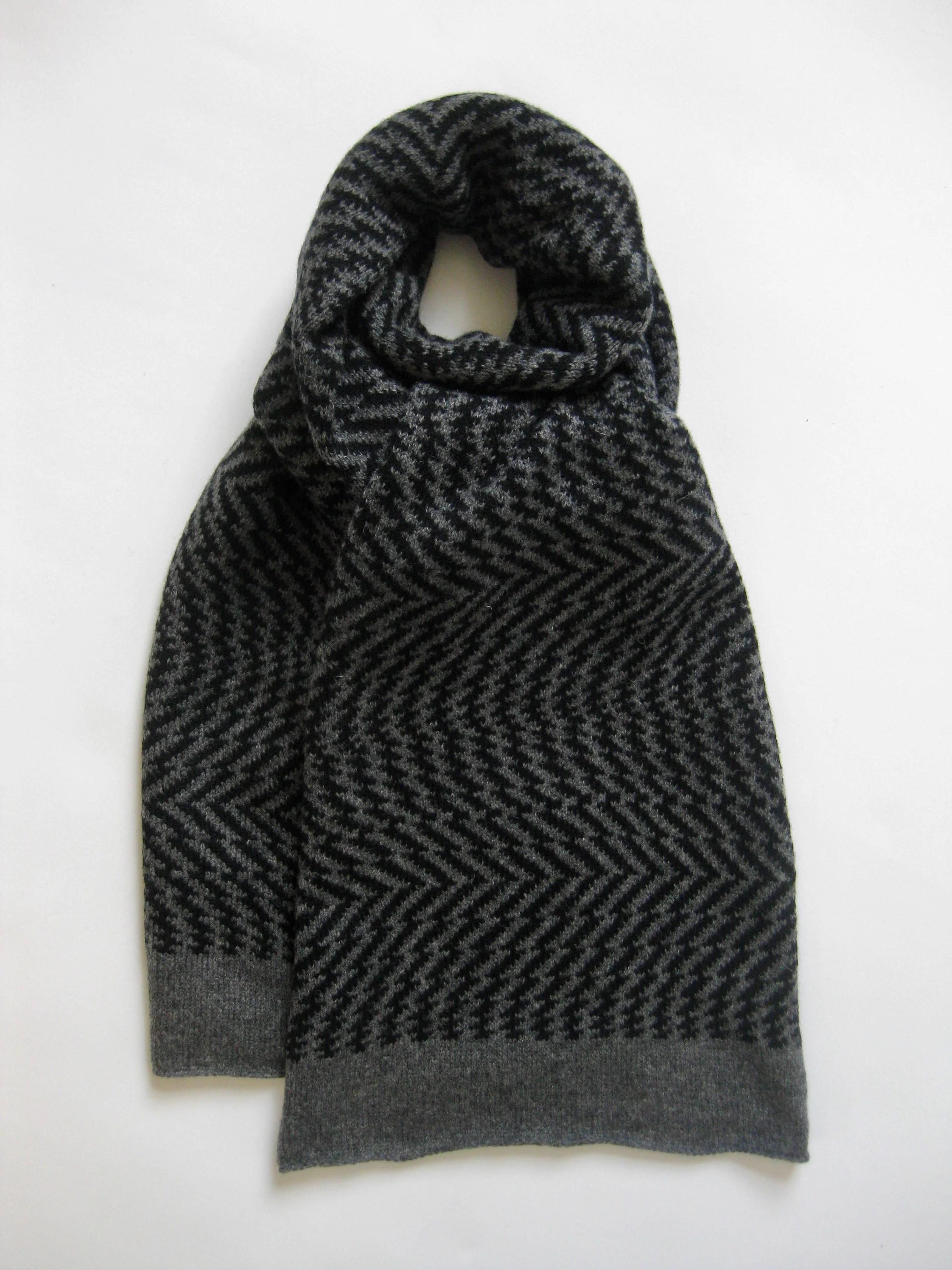wool-dazzle-scarf-grey-black