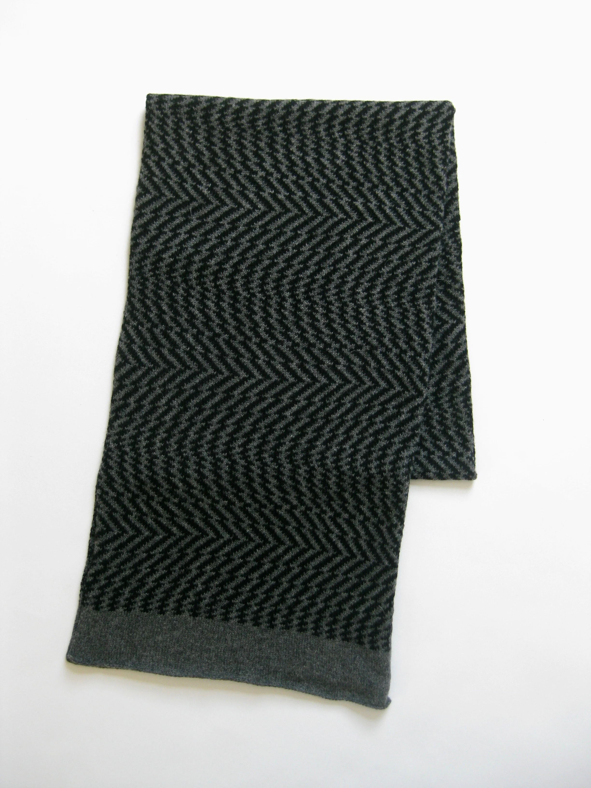 wool-dazzle-scarf-grey-black