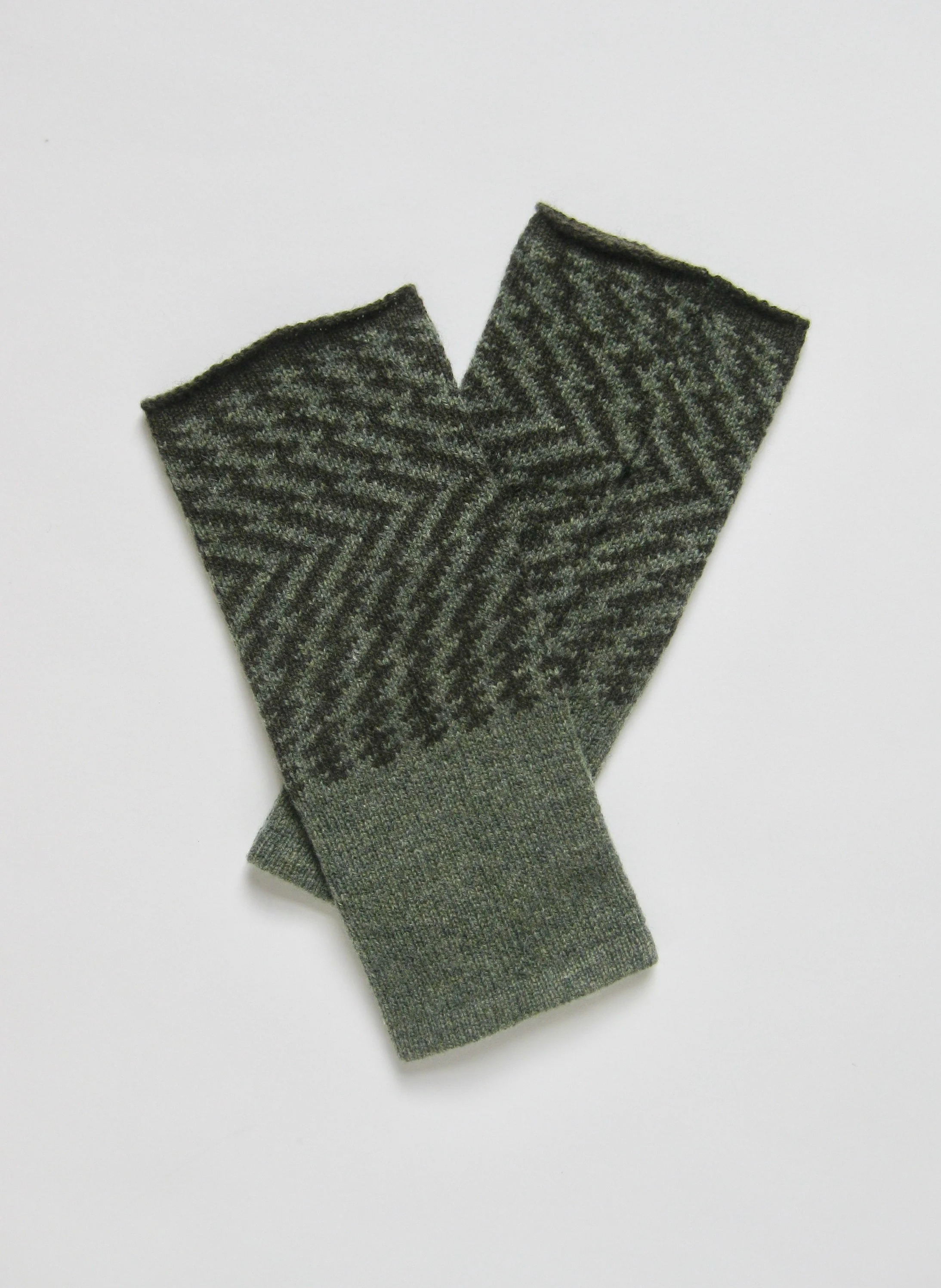 dazzle-wool-fingerless-gloves-khaki-peat