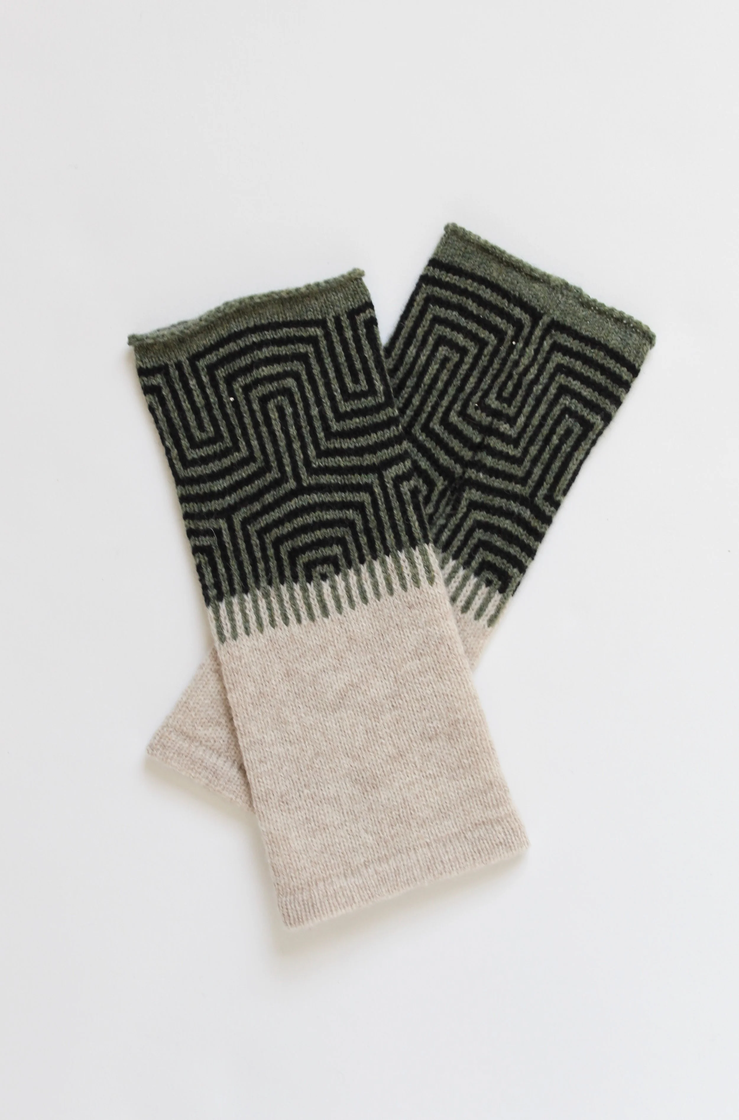 kate-jones-gorse-gloves-ecru:khaki.jpeg