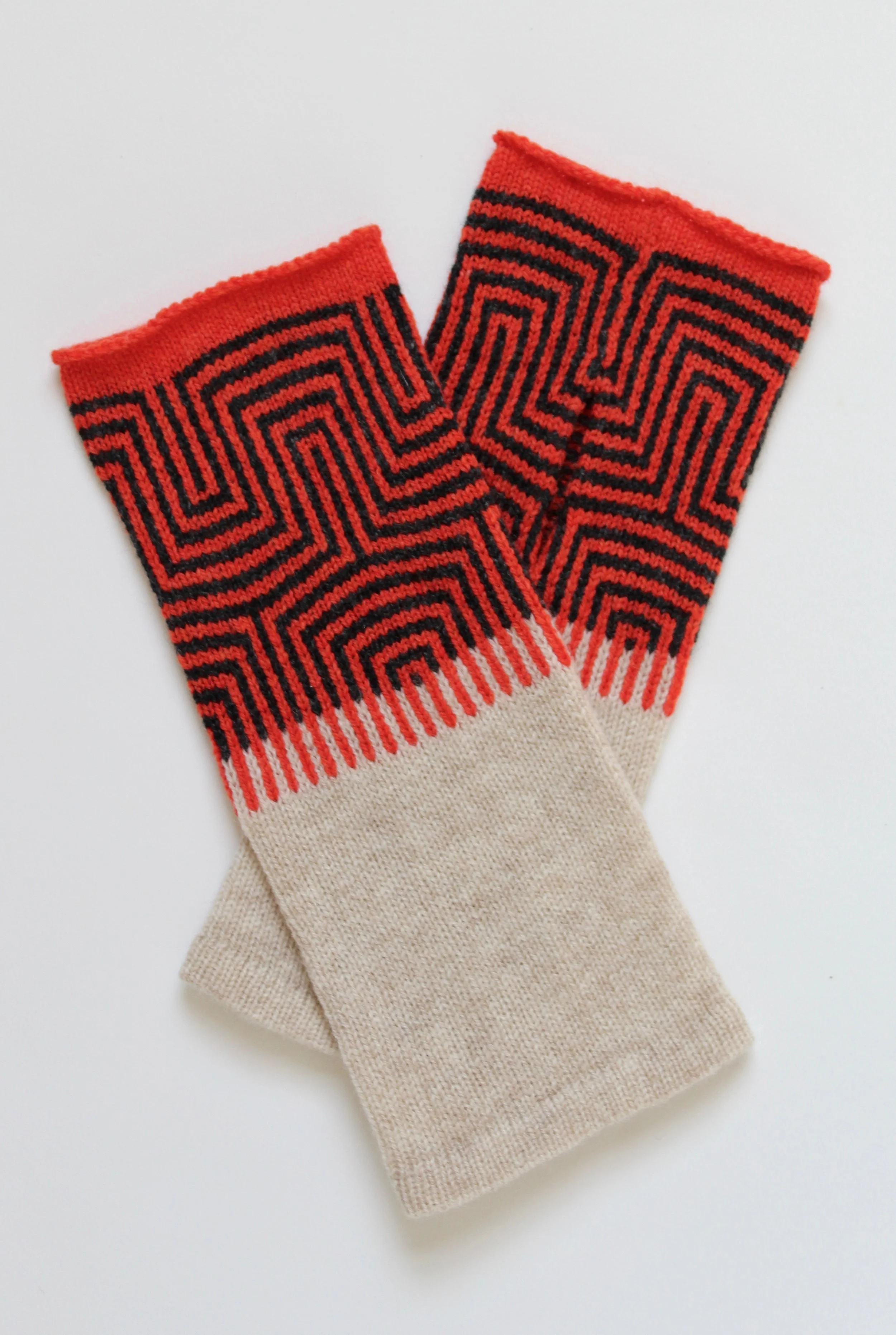 kate-jones-gorse-gloves-ecru:tomato2.jpeg
