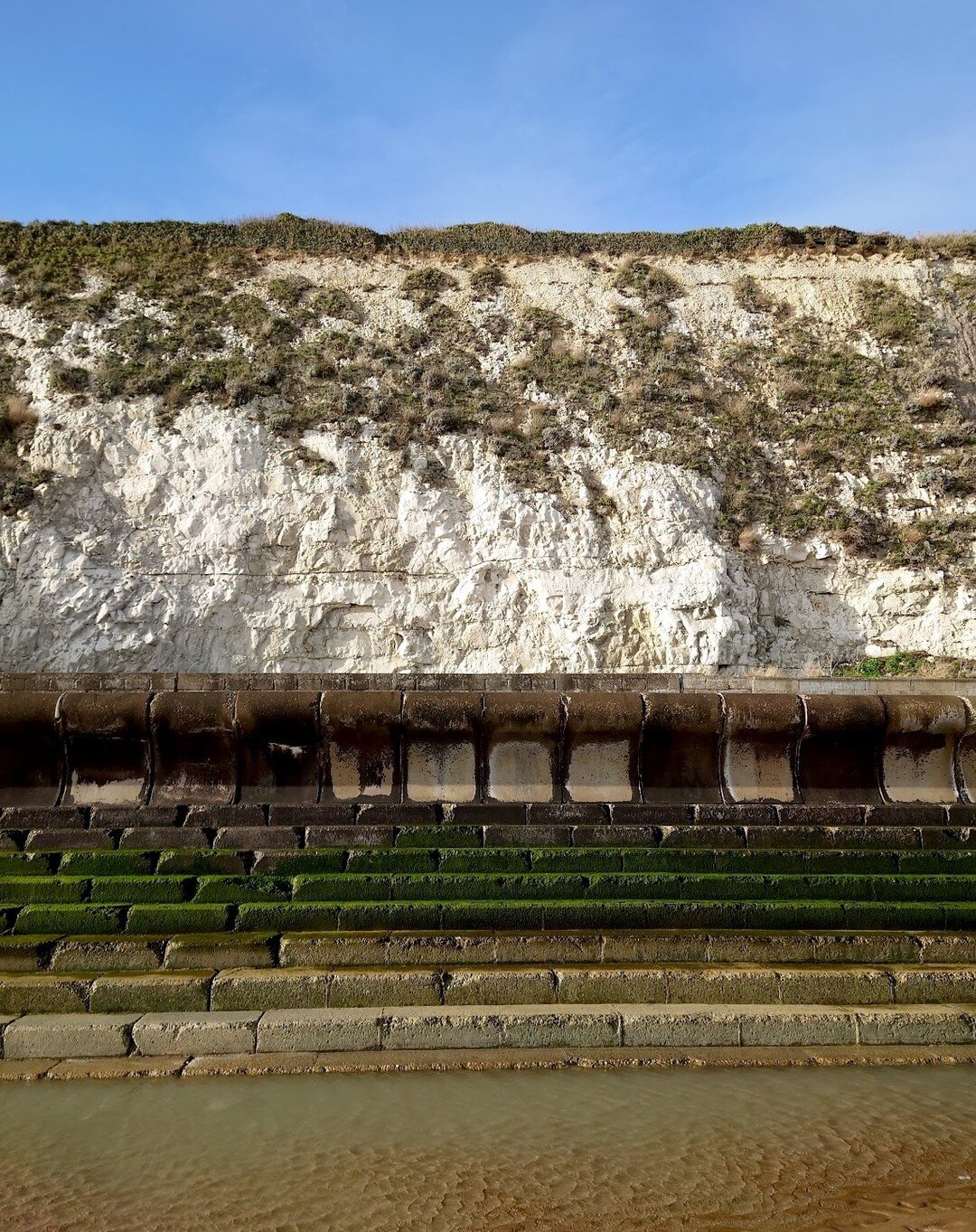 Late winter walks on cold blustery days along the local coastline.
.
.
.
.
#livingbythesea #inspiredbynature #breathepausereflect #slowseason #coastalliving #sustainableknitwear #handcraftedknitwear #textiledesigner #madewell #buylesschoosewell #made