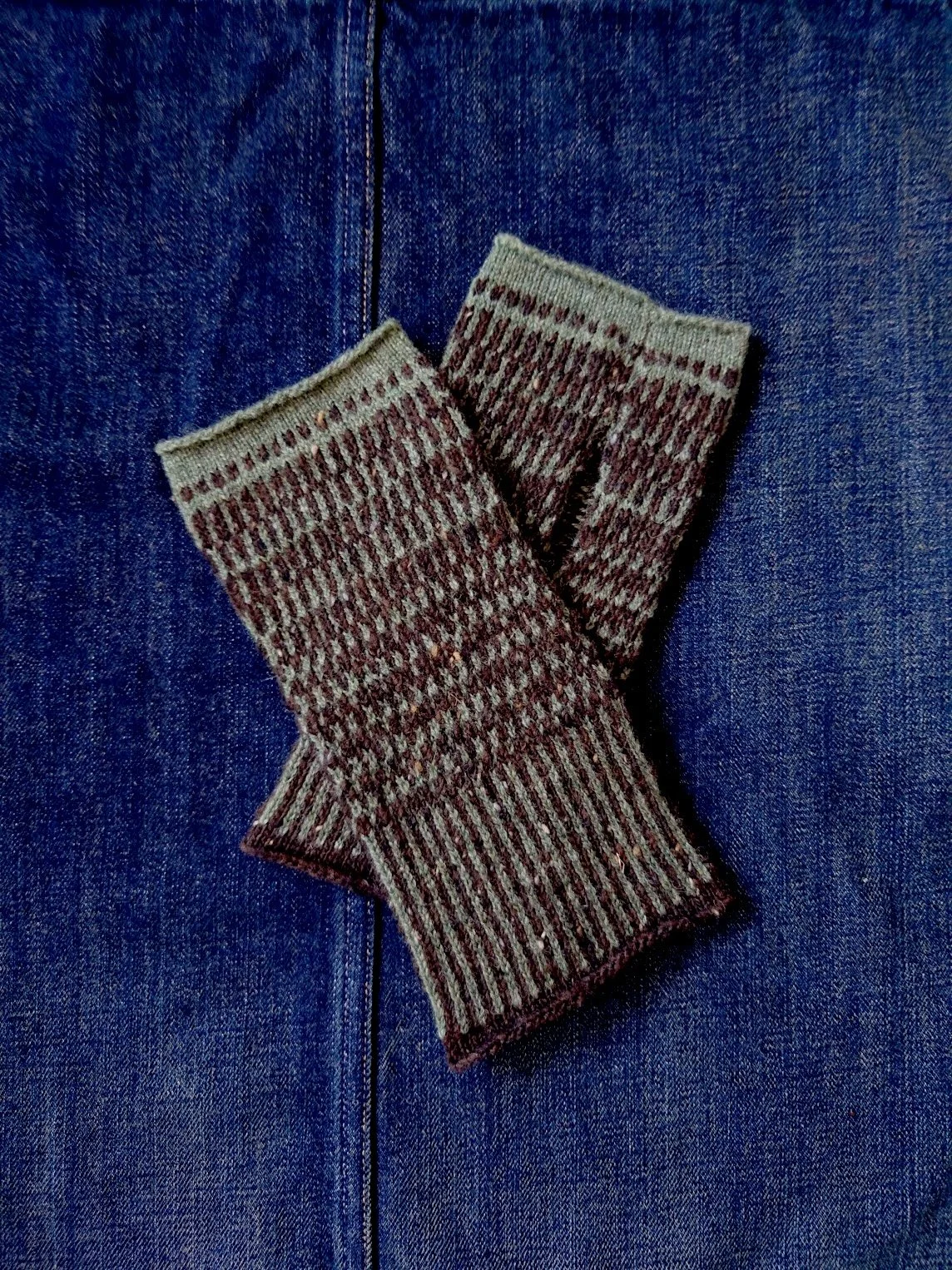 kate-jones-donegal fine-stripe-gloves-brown.JPG