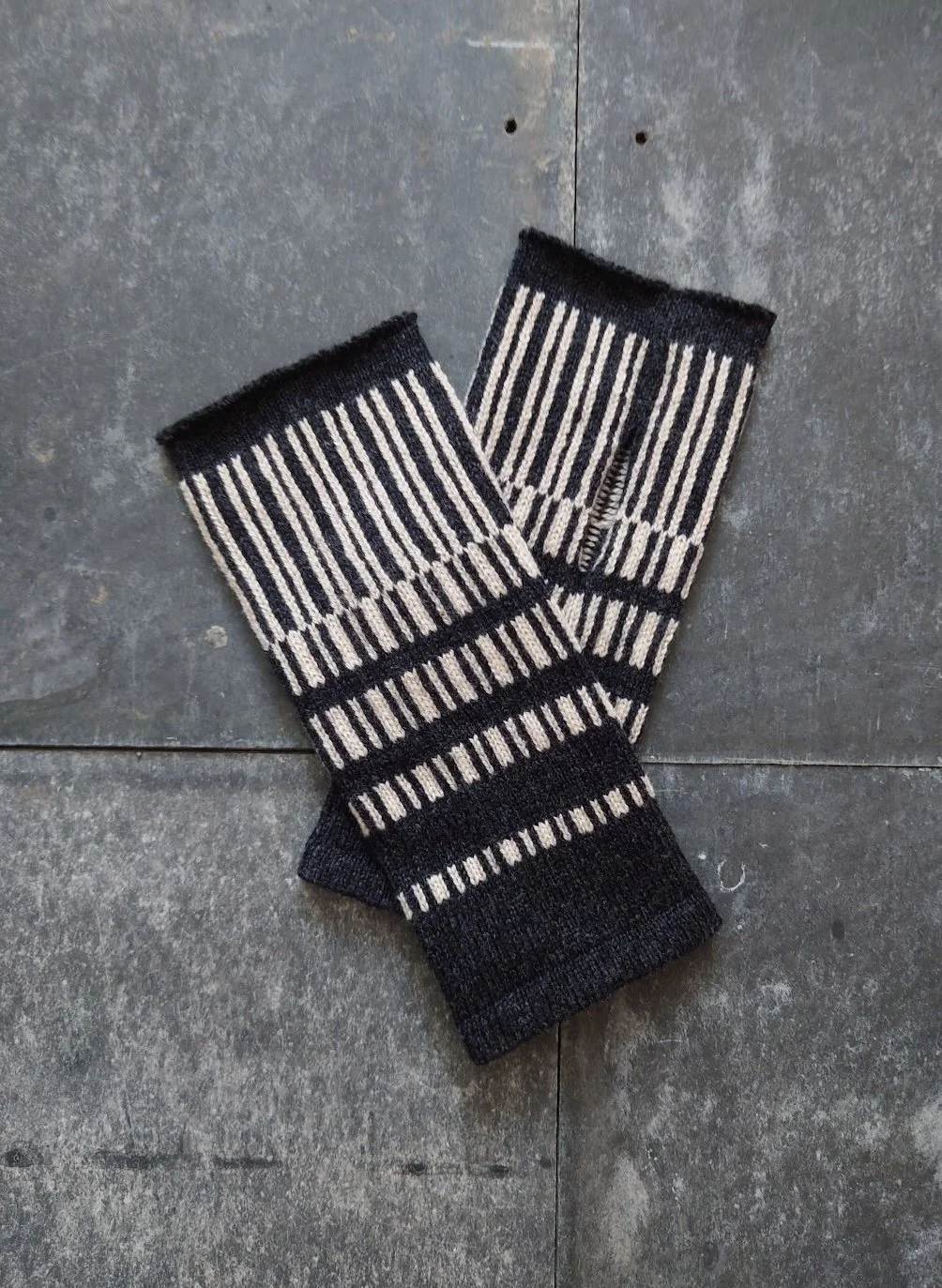 kate-jones-Anni-wool-fingerless-gloves-charcoal.JPG
