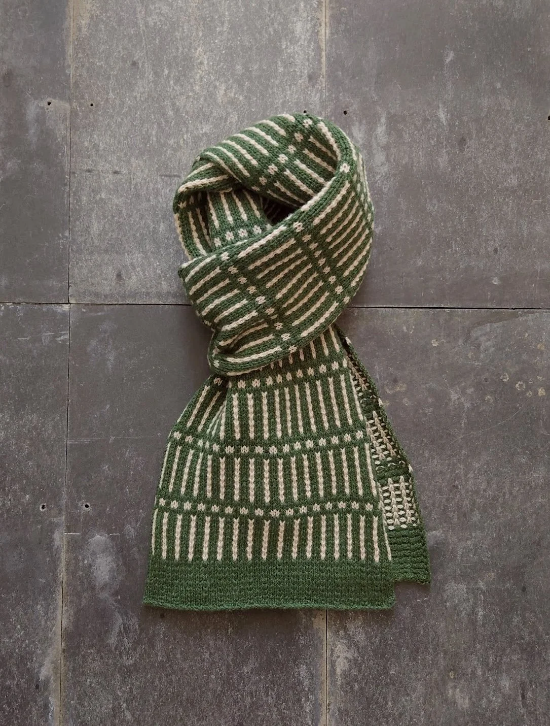 kate-jones-wool-graine-scarf-serpentine.JPG