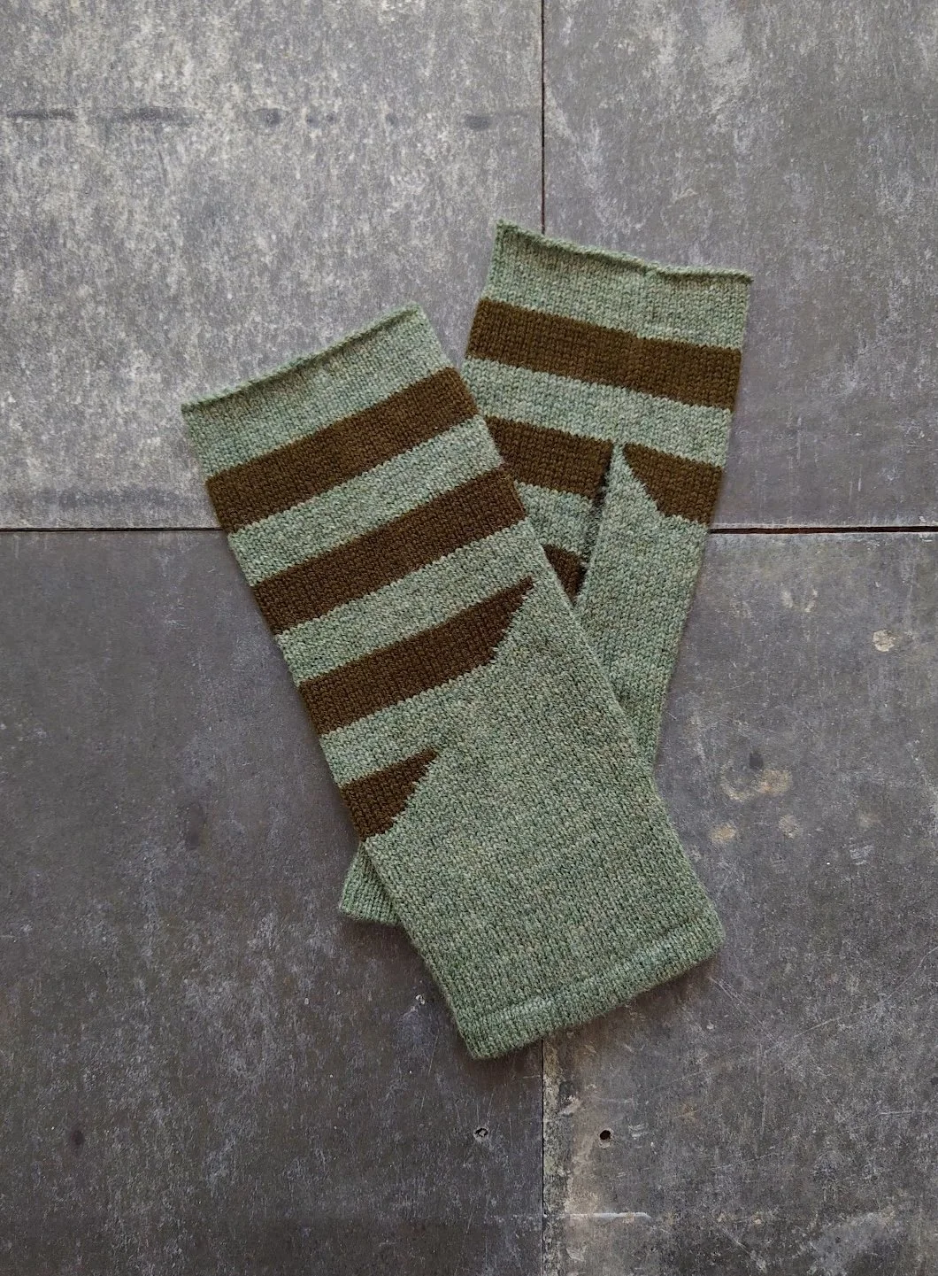 kate-jones-wool-fingerless-gloves-sage-green.JPG
