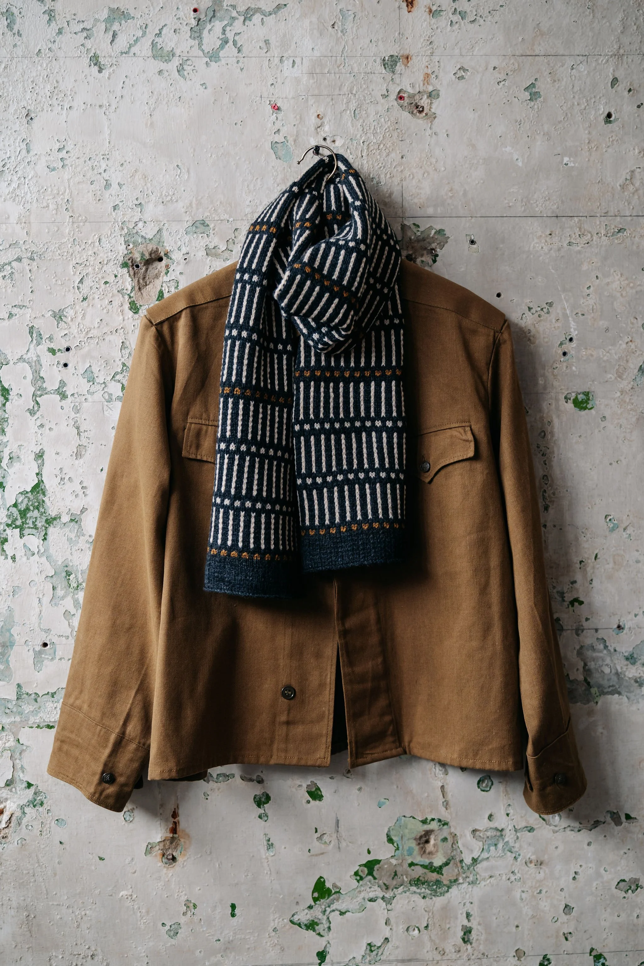 Graine Wool Scarf - Charcoal