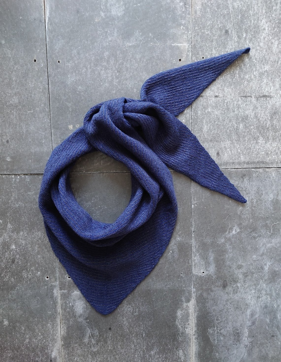 kate-jones-linen-wool-dark-blue-triangle-scarf.JPG