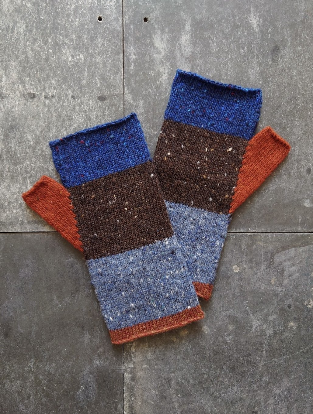 kate-jones-donegal-blok-mittens-indigo-brown.JPG
