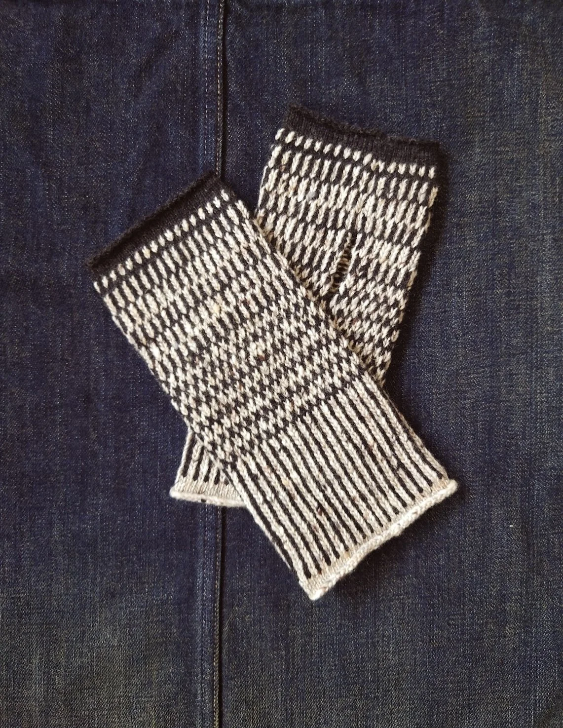 kate-jones-donegal-fine-stripe-gloves-charcoalJPG.JPG