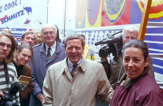 1996 presentación con el alcalde de Hanover y Schroeder Kopie.jpg