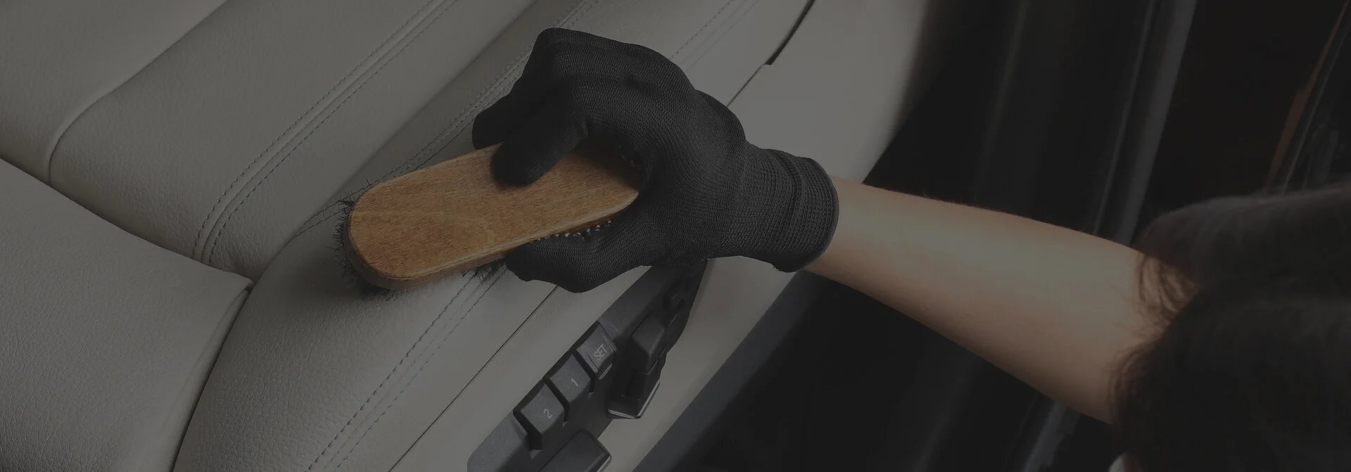 autodetailing-vehicle.-closeup.jpg
