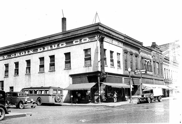 View Northwest on Main & Chestnut Streets, ca.1925. Note that there are no traffic control signals on this busy intersection. This photo is from the John Runk Collection, courtesy of the Stillwater Public Library.