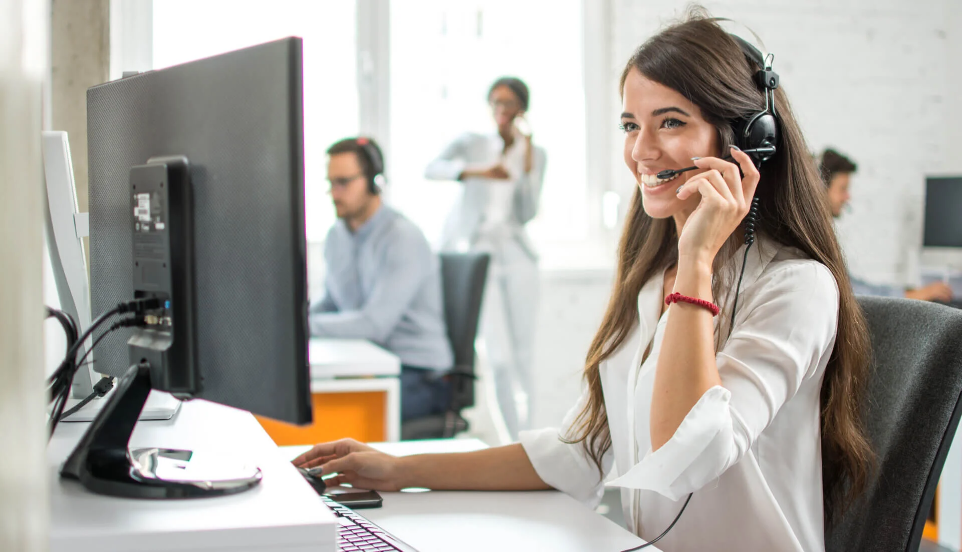 frontdesk-support-lady-hero-2_c.jpg
