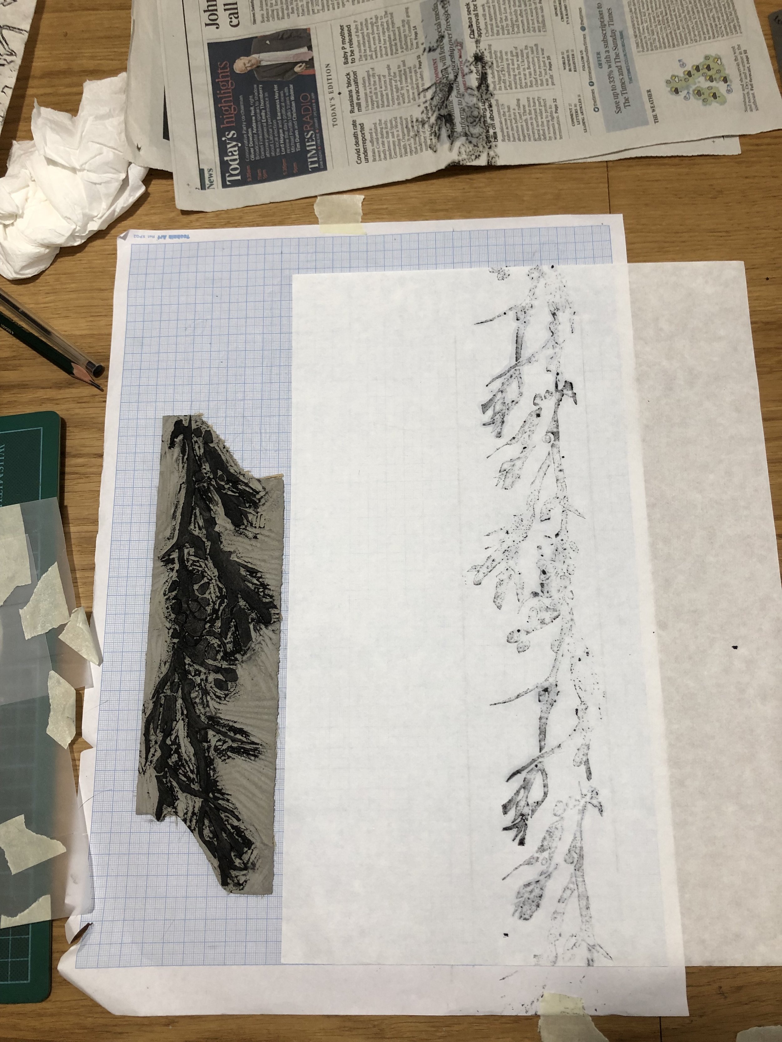 Printing stripe pattern of seaweed with a lino block