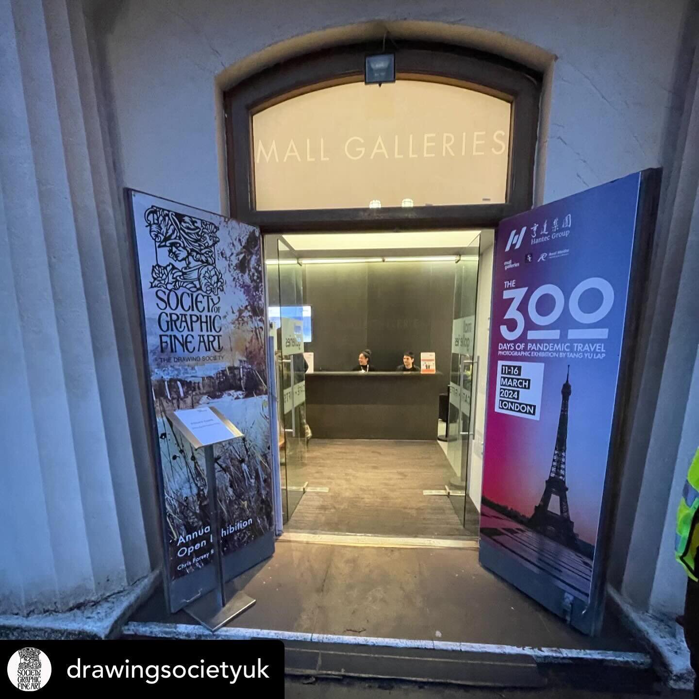 So good to finally see the @drawingsocietyuk exhibition in the flesh!
Had such a great time looking at the amazing work and chatting I only managed to take a couple of photos 🤦&zwj;♀️ .
Exhibition continues until 16 March @mallgalleries .

Visit @dr