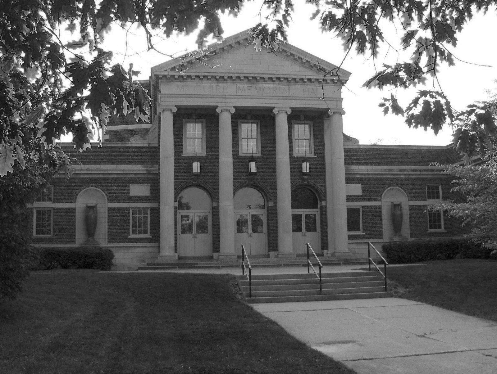 RICHMOND ART MUSEUM RAM is the oldest cultural institution in Wayne County and the second oldest art museum in Indiana. Ahead of the national trend, the museum has remained free of admission since its beginning. More than an Art Museum.