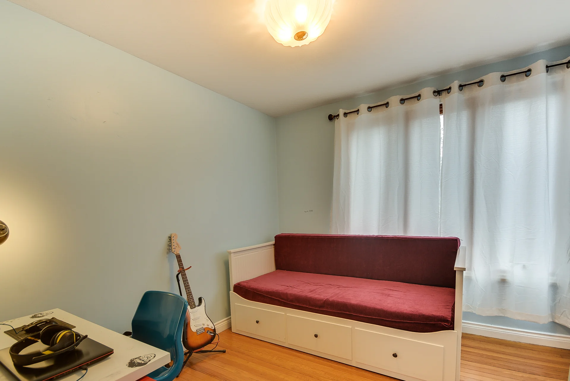 22_3rdbedroom1.jpg