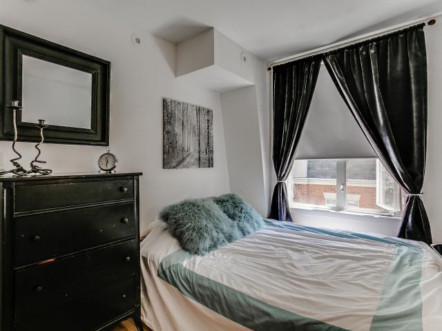 18_masterbedroom2.jpg