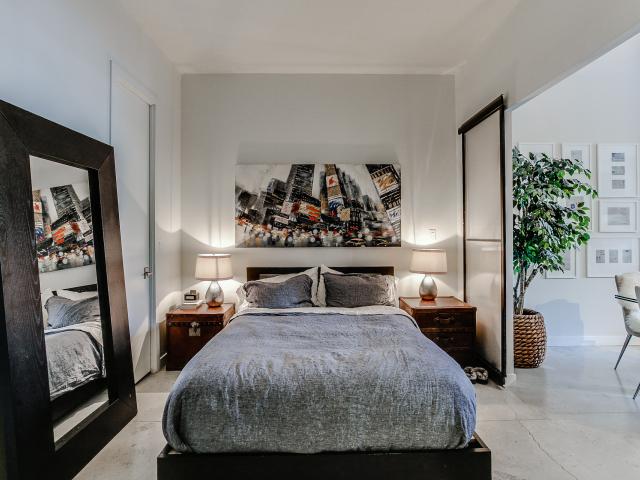 24_masterbedroom1.jpg
