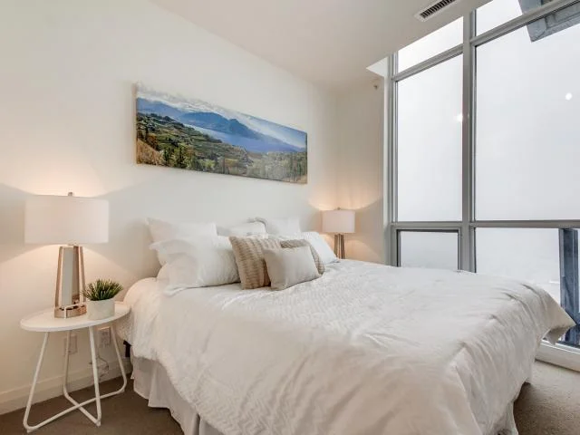 21_masterbedroom1.jpg