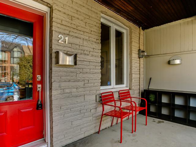 02_exteriorfront2.jpg