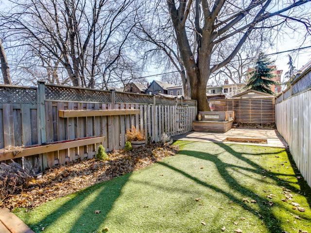 38_backyard2.jpg