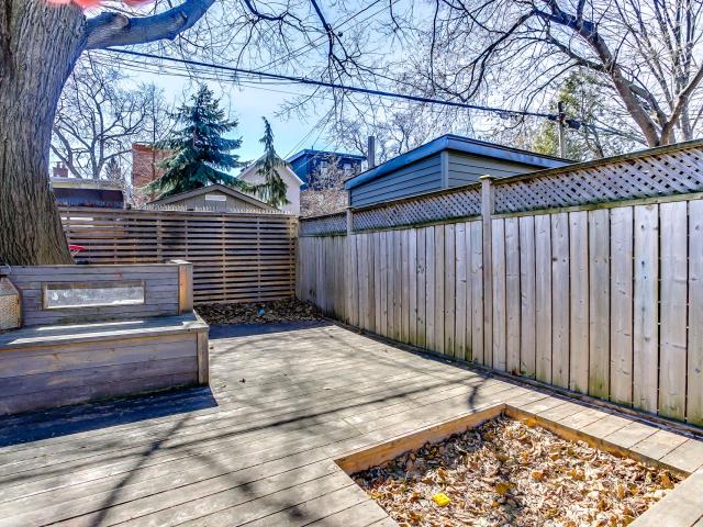 39_backyard3.jpg