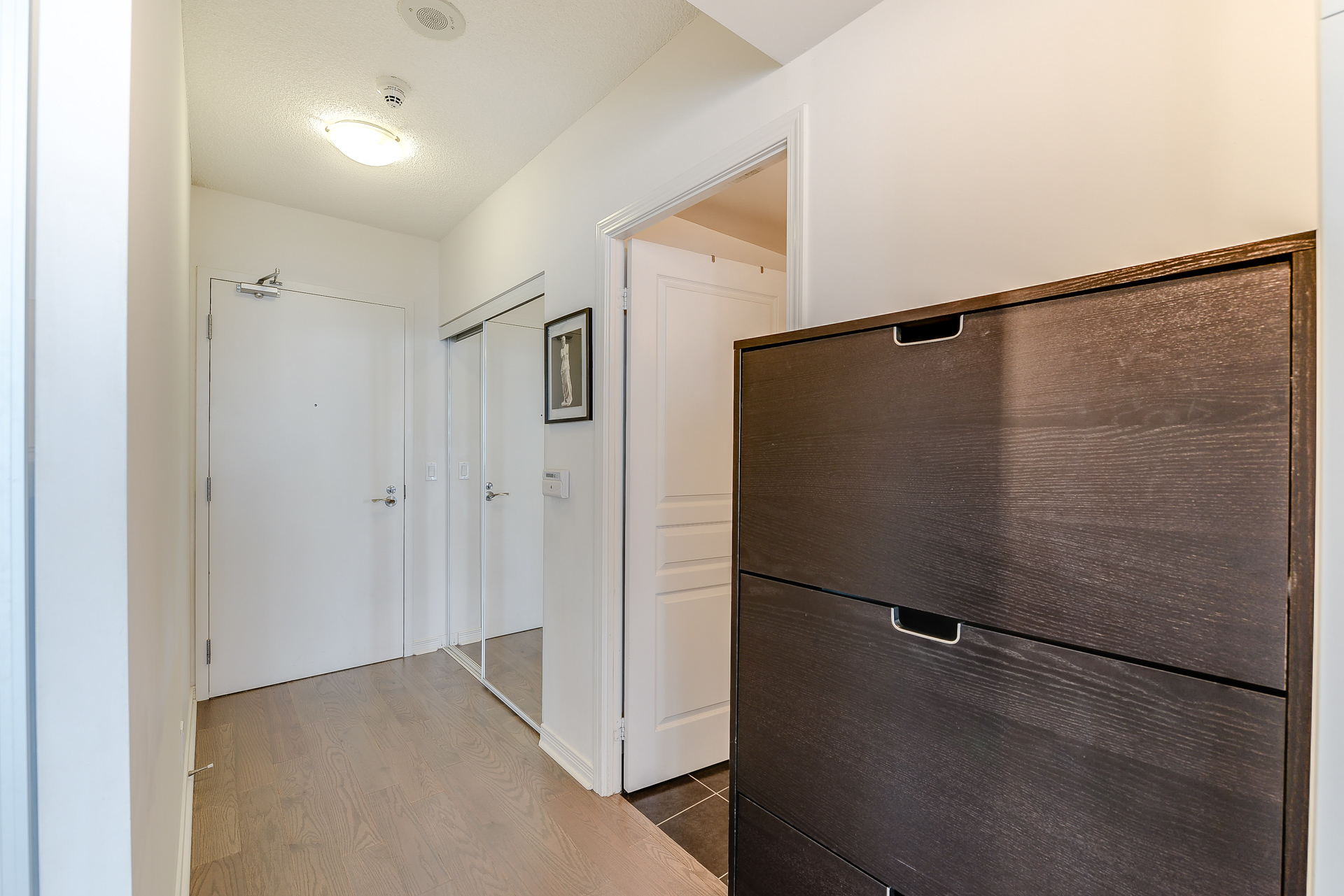 23_hallway_1.jpg