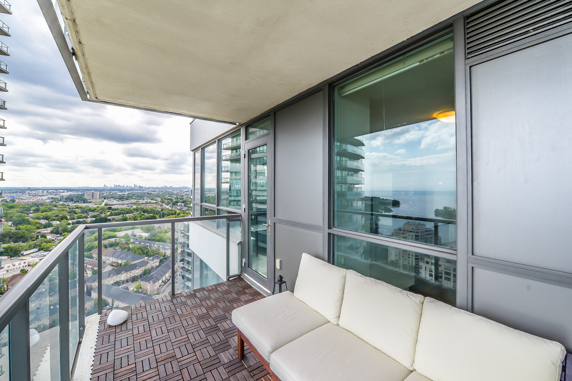 34_balcony3.jpg