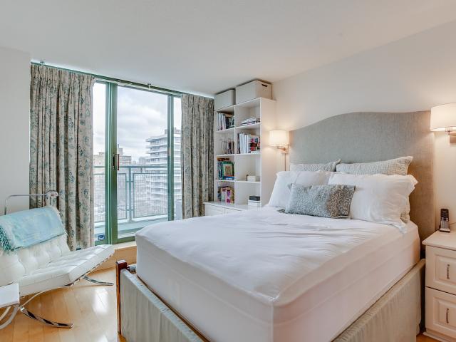 26_masterbedroom4.jpg
