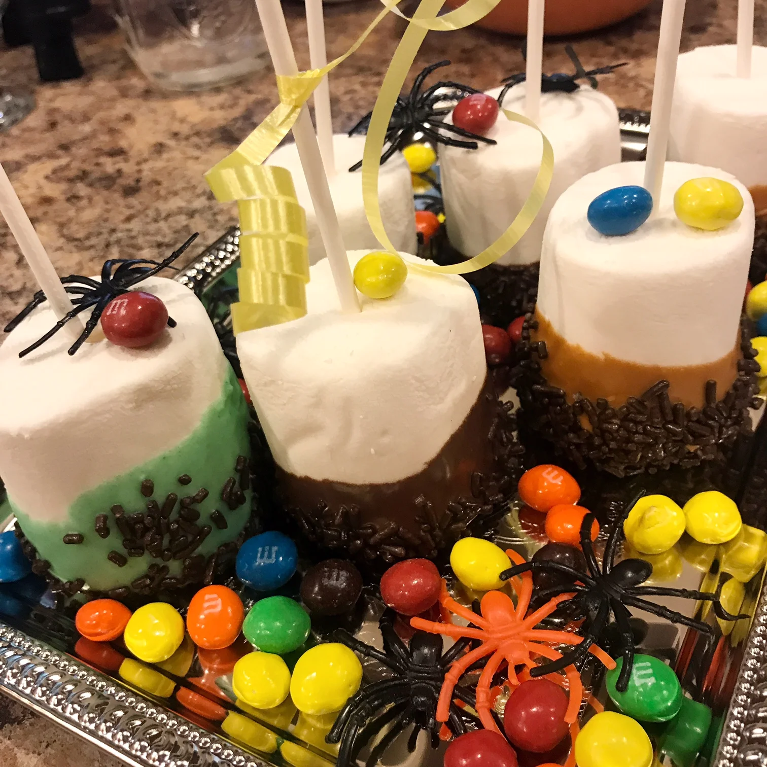 Halloween Marshmallow Pops