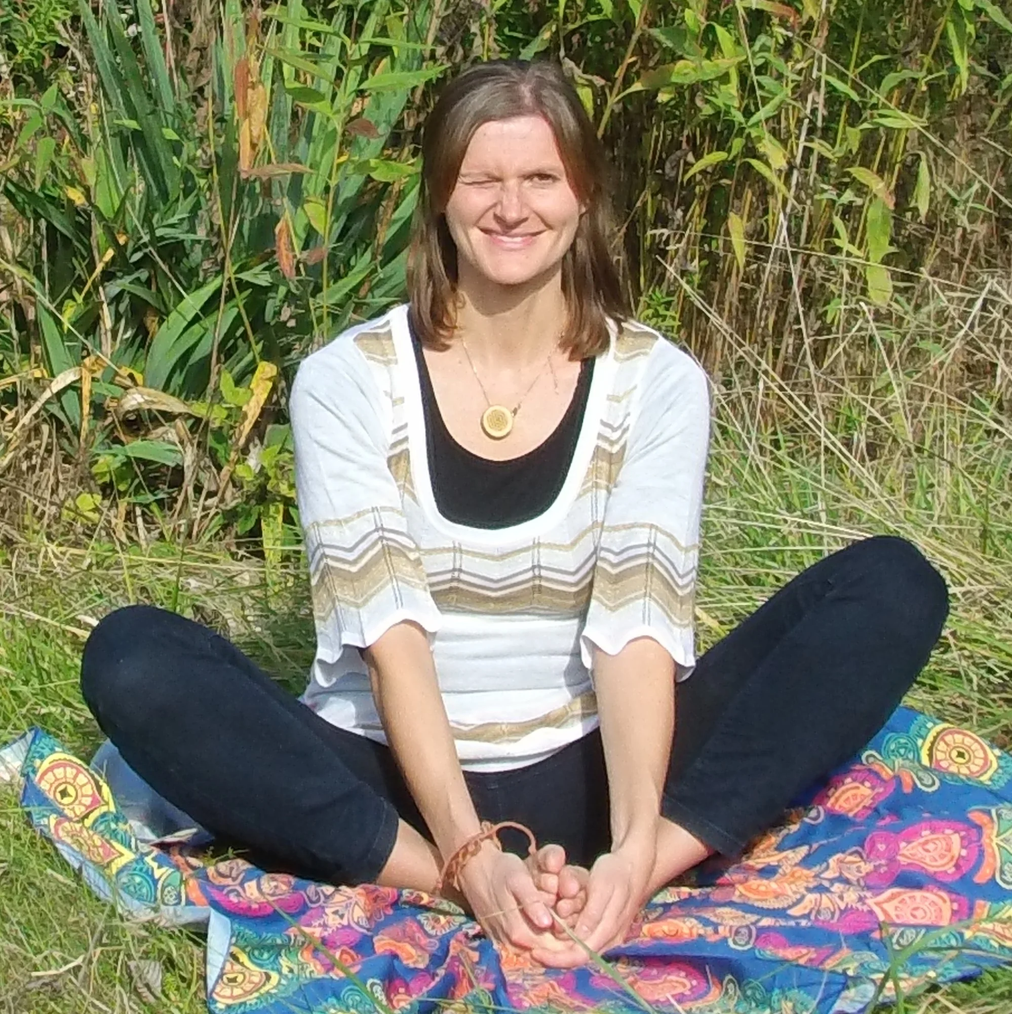 Yoga-Schmetterlingsposition. Da lacht meine Seele;-)))