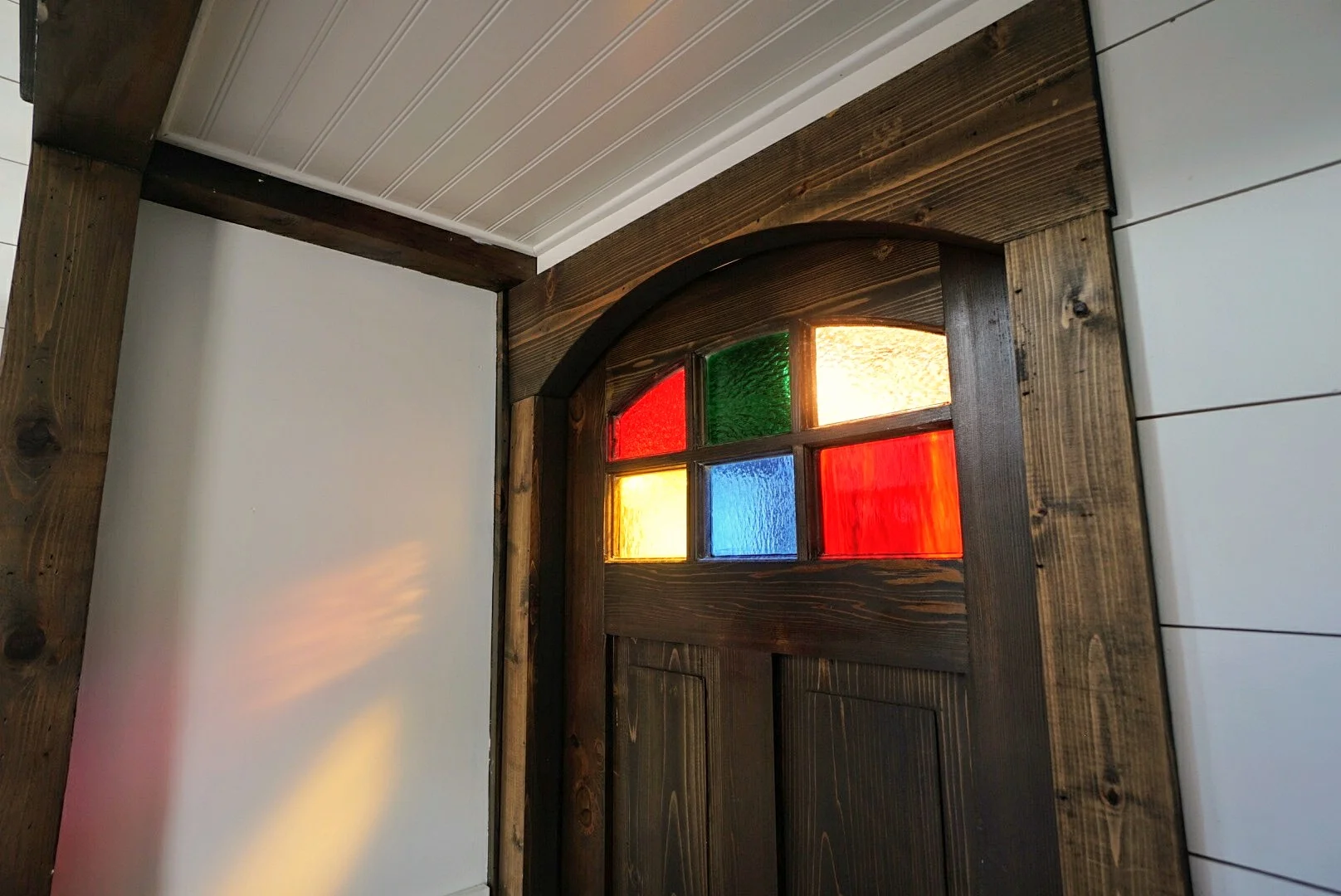 The Fundamentals of Lighting In A Tiny Home