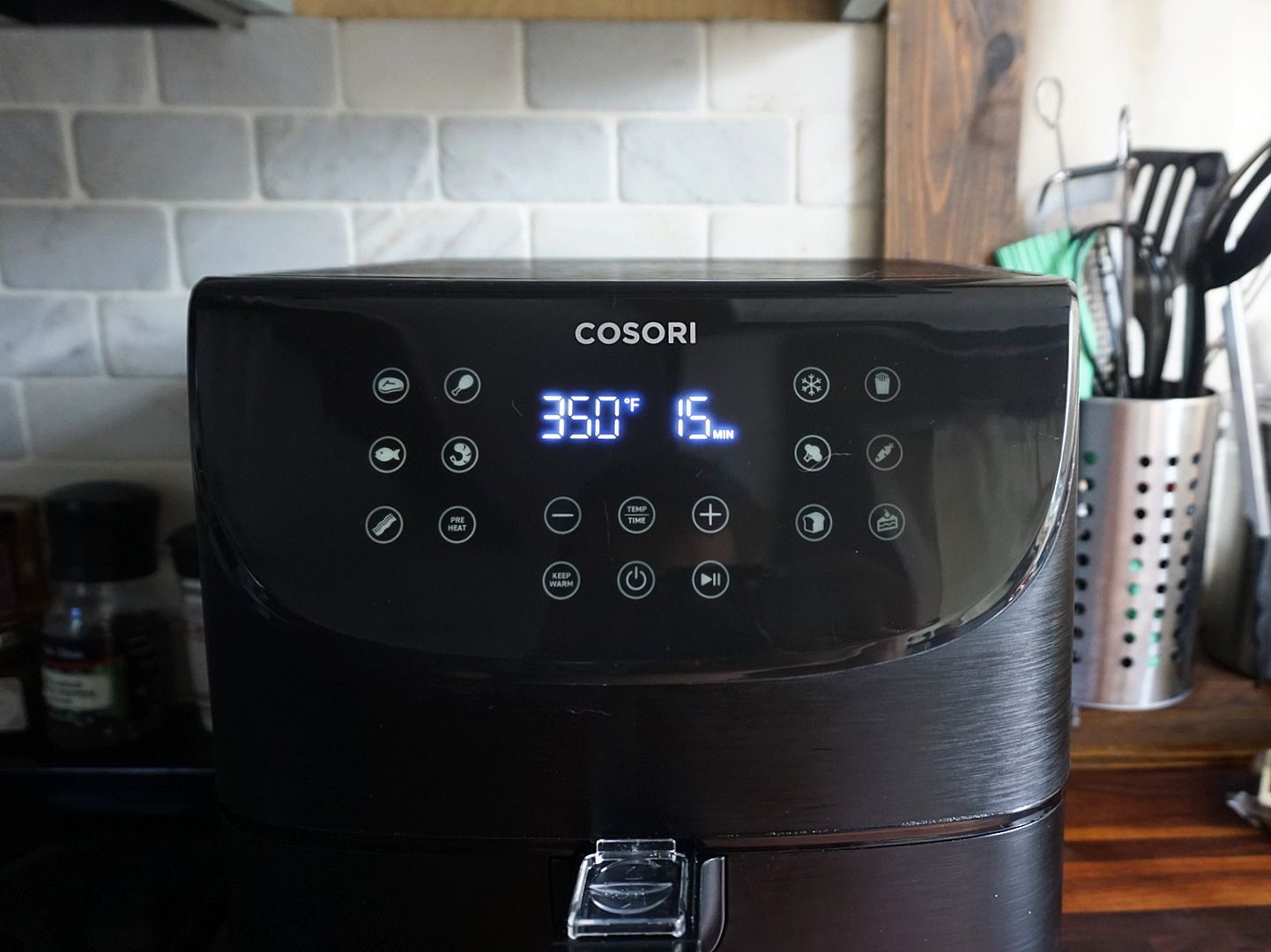 COSORI Air Fryer ,5.8Qt Fryer Oven Oilless Cooker Review In Our Tiny House  Kitchen — Tiffany The Tiny Home