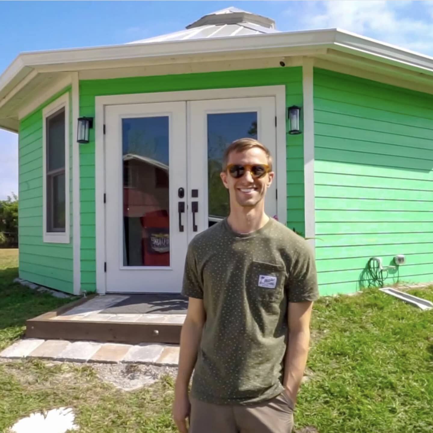 New tour of the island and home by @tinyhousegiantjourney ! Make sure you head to her page to get a glimpse of the island for yourself! 🤙