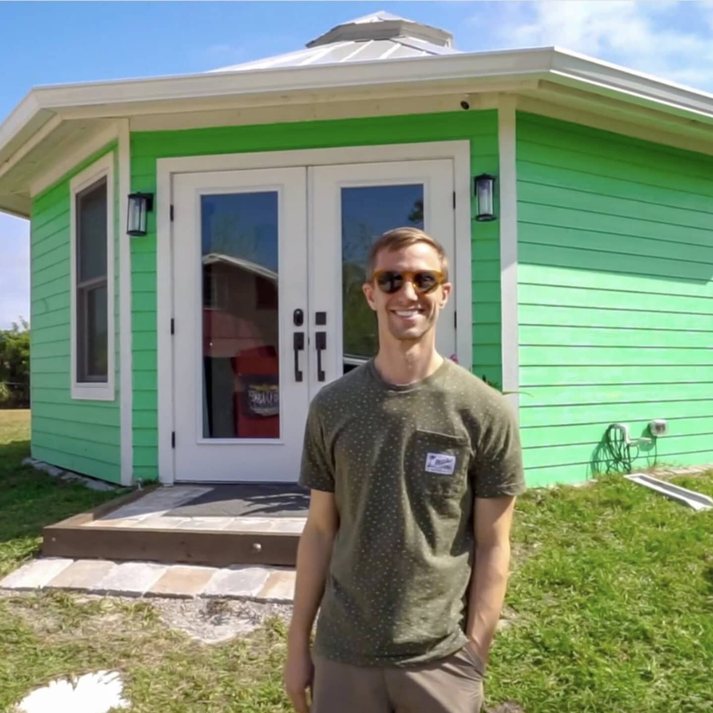 New tour of @shellmateisland  by @tinyhousegiantjourney ! Make sure you head to her page to get a glimpse of the island for yourself! 🤙