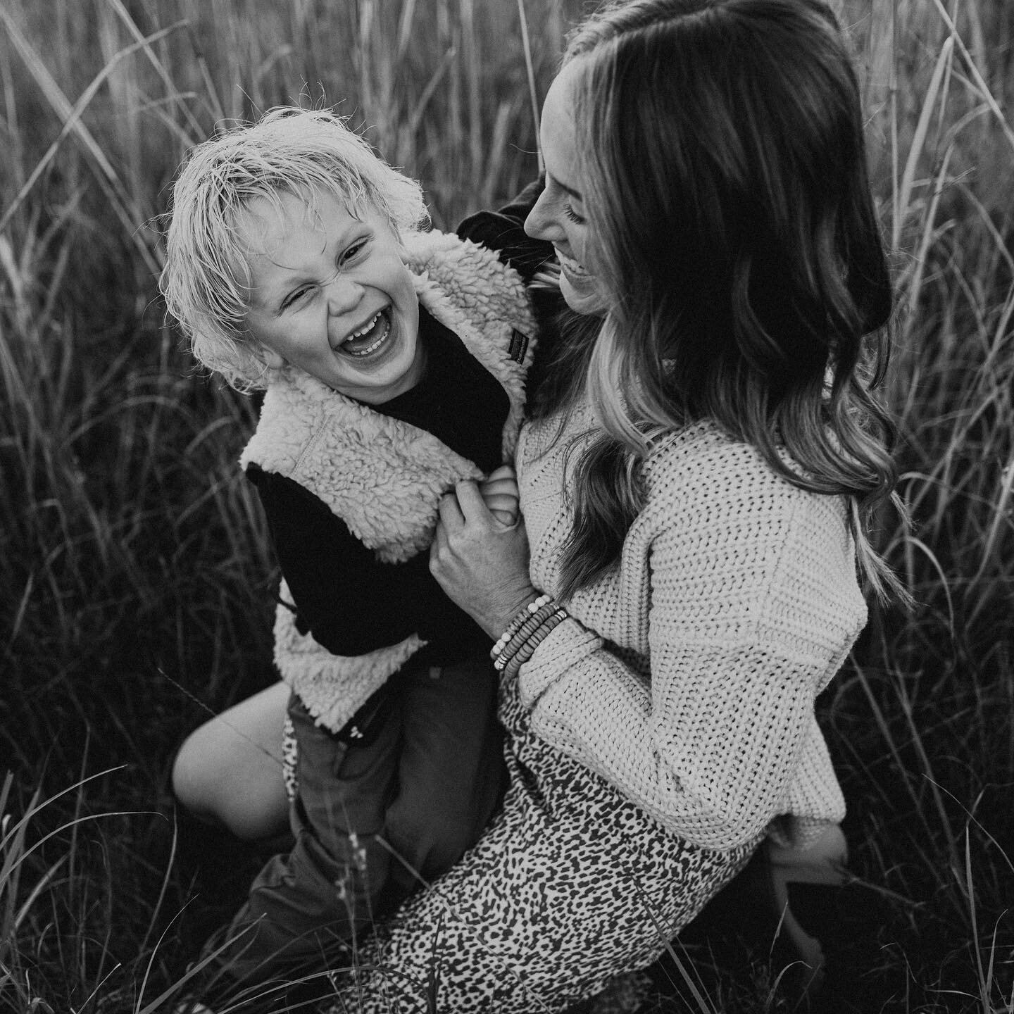 My weekend? Hung out with the coolest mother-son duo 🫶🏼

#minneapolisfamilyphotographer #twincitiesfamilyphotographer #familyphotography #familyphotographer