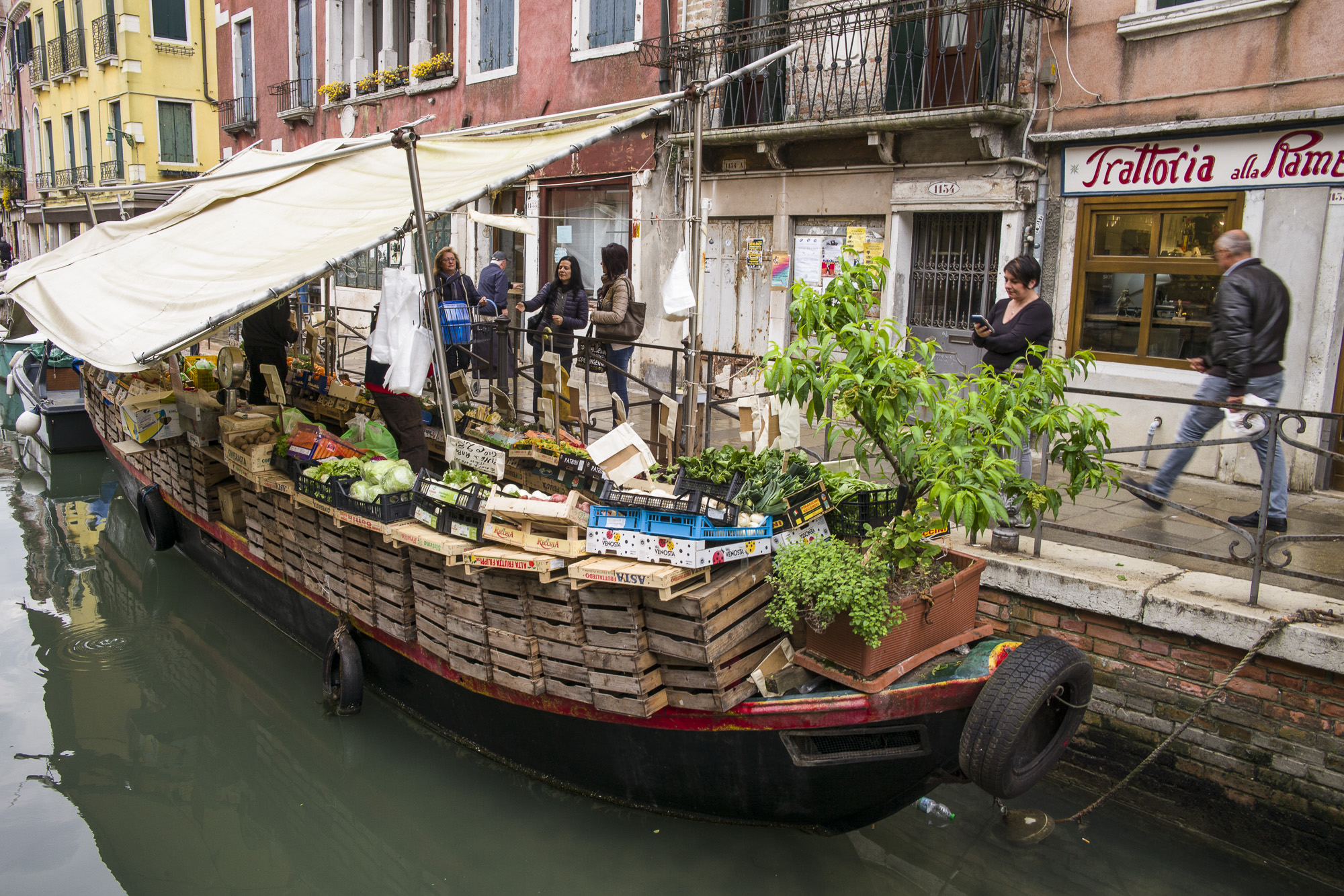 Market Boat