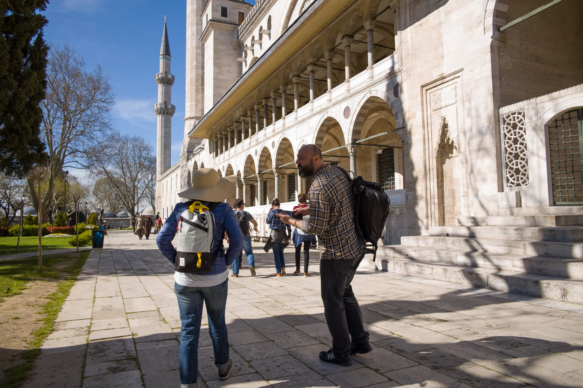 Enis explains the Pillars of Islam in front of the Suleymaniye Mosque