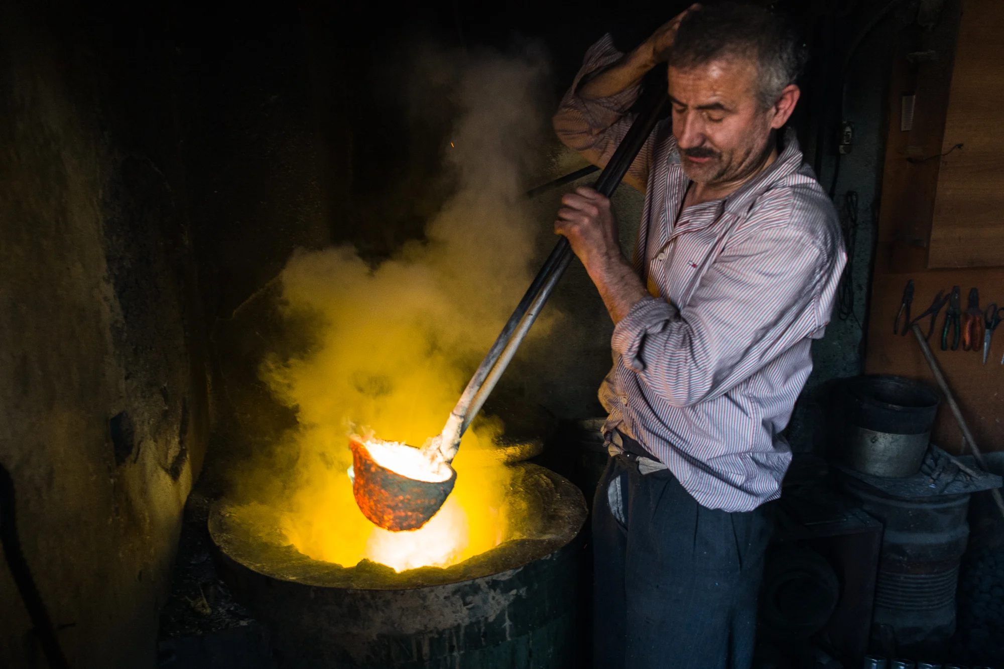 Craftsman working in the Hans. Thanks to guide, Enis, for gaining permission to take this photo.
