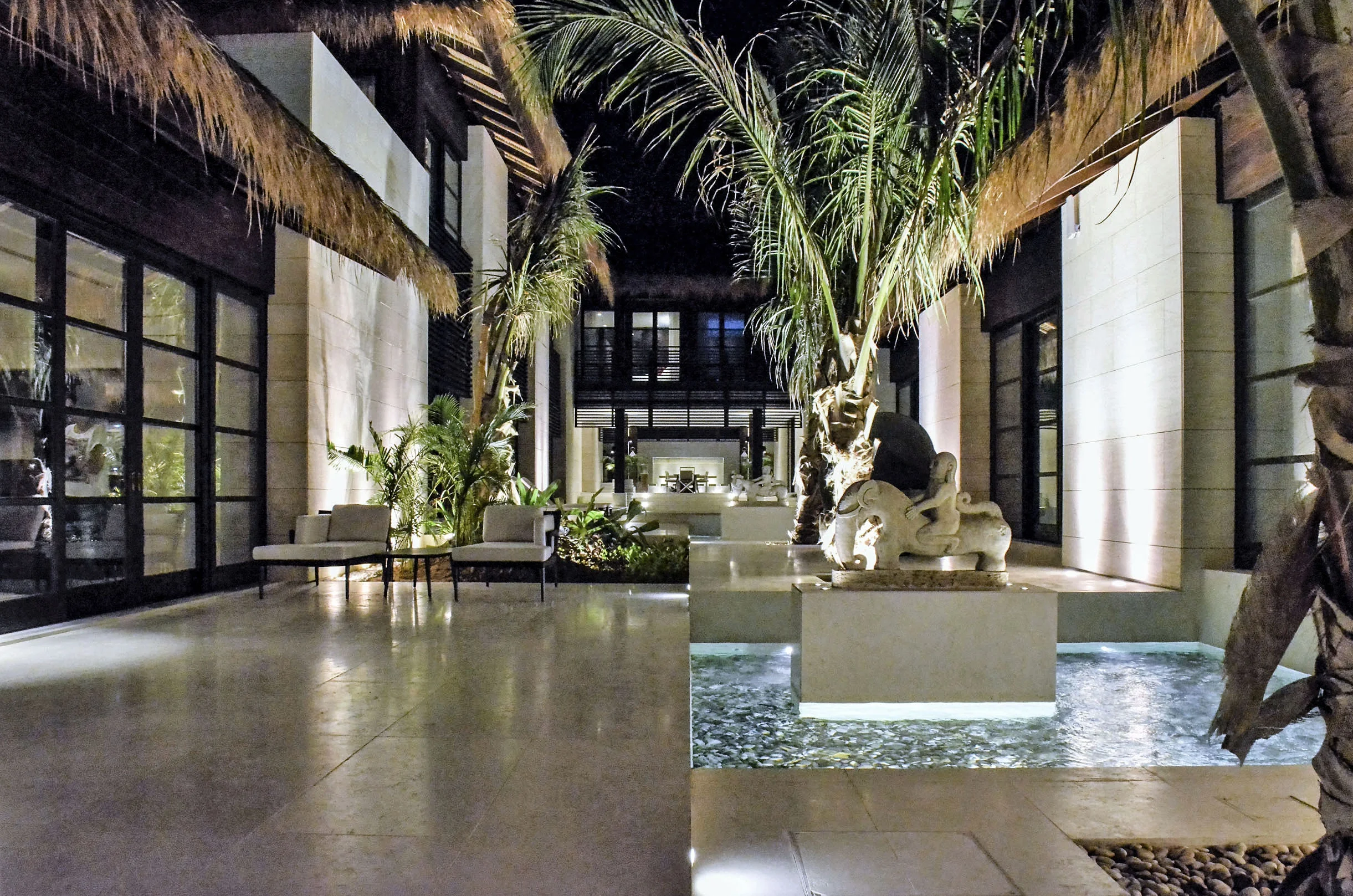  The four homes are combined in a single complex (based on a module of 1.20×1.20 metres) in different structures arranged in a U around a central courtyard with the open side facing the sea. The fundamental features are a number of platforms on diffe