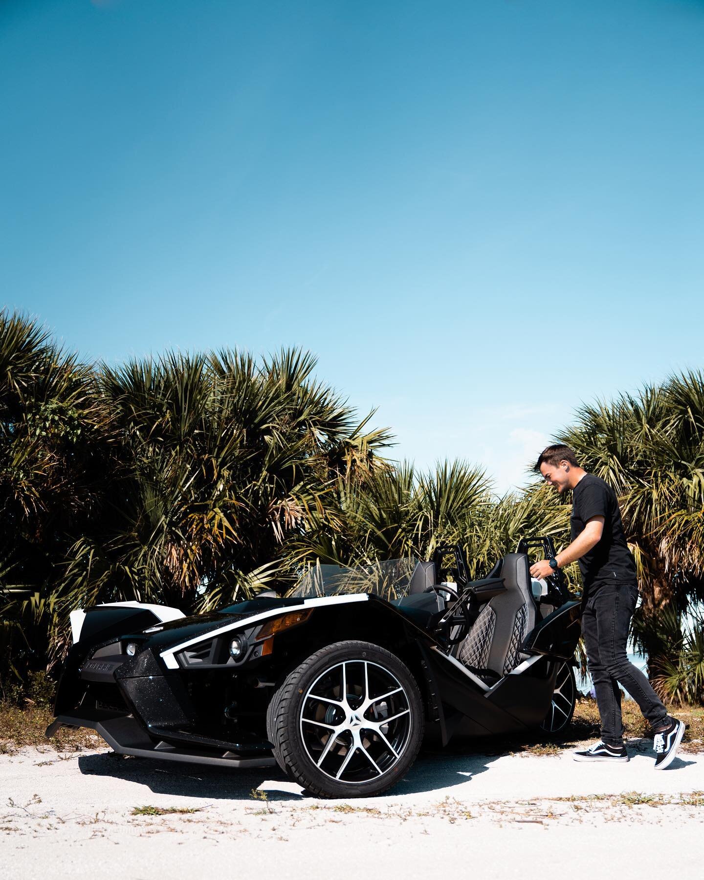 Cruising around Florida with @polarisadventures in the sickest 3-wheeled road vehicle. There is no better way to enjoy the roads than in a @polarisslingshot! Preferably with the top off 😝😎
///
#polarisadventures #unleashtheadventure #ad #adventure 