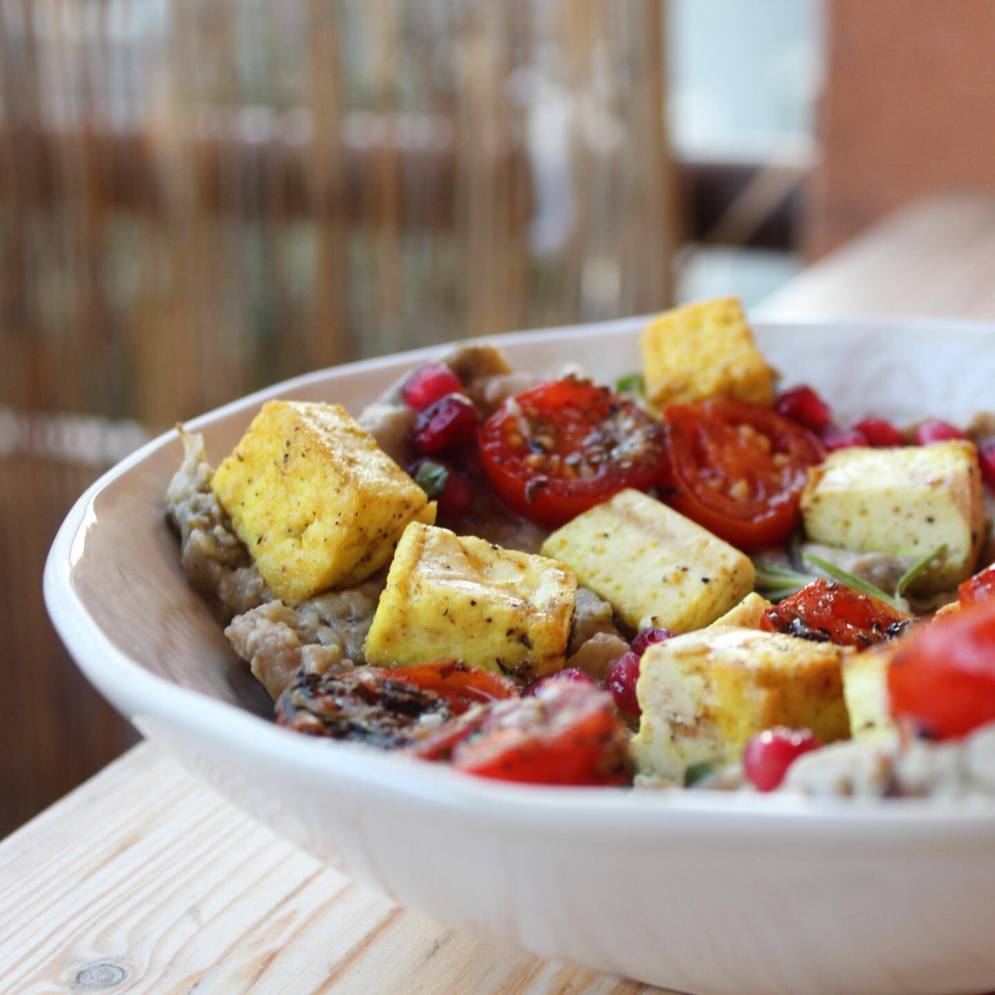 Moussaka d&rsquo;aubergine au tofu

Il est encore temps de profiter de nos l&eacute;gumes de saison et de petits plats l&eacute;ger mais riches en nutriments.

Pour certains d&rsquo;entre vous qui n&rsquo;avez pas le temps, pas l&rsquo;envie ou pas l