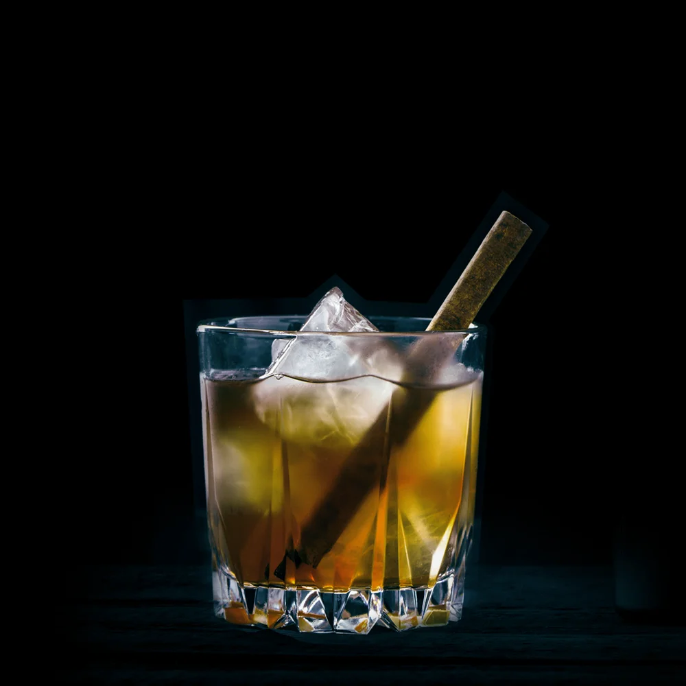 WINTER MOLLY INGREDIENTS - 2 oz. Fig-infused El Silencio Espadin* - .75 oz. Honey Syrup - .25 oz. Pedro Ximénez Sherry - 1 oz. Fresh Lime Juice METHOD Shake & Strain Rocks Glass - Fresh Grated Cinnamon *Fig-Infused Espadin* - 1 cup dried figs - 1 bottle El Silencio Espadin Let sit for 48 hours, Filter through cheesecloth, & bottle.