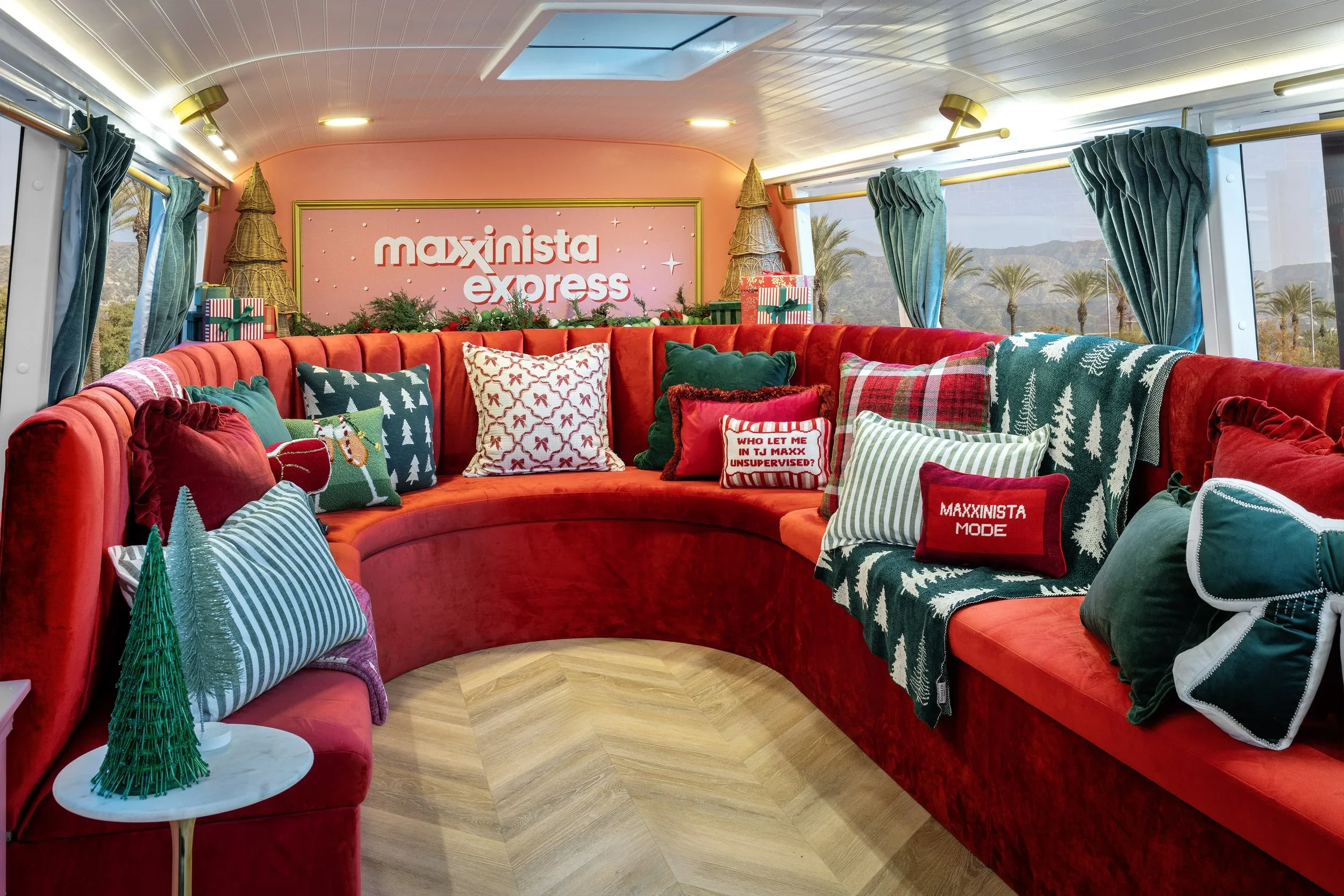 TJMaxxinista_Bus_DOROTHY-HONG_0446_V4_LO.webp