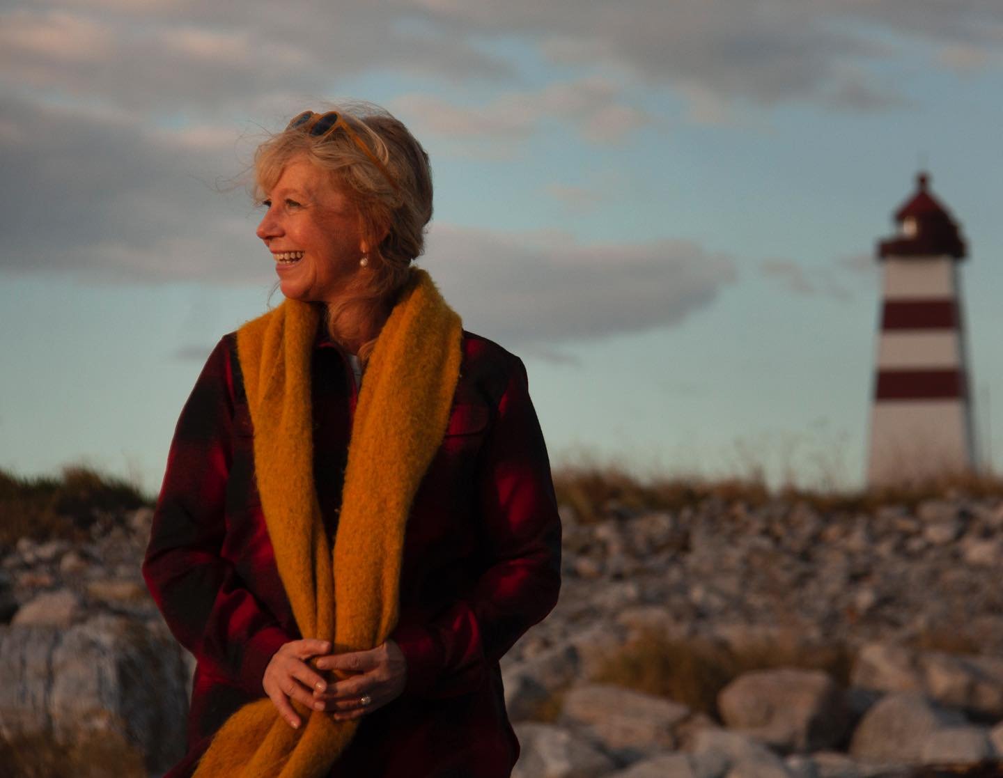 Solveig Leithaug med venner på Alnes Fyr