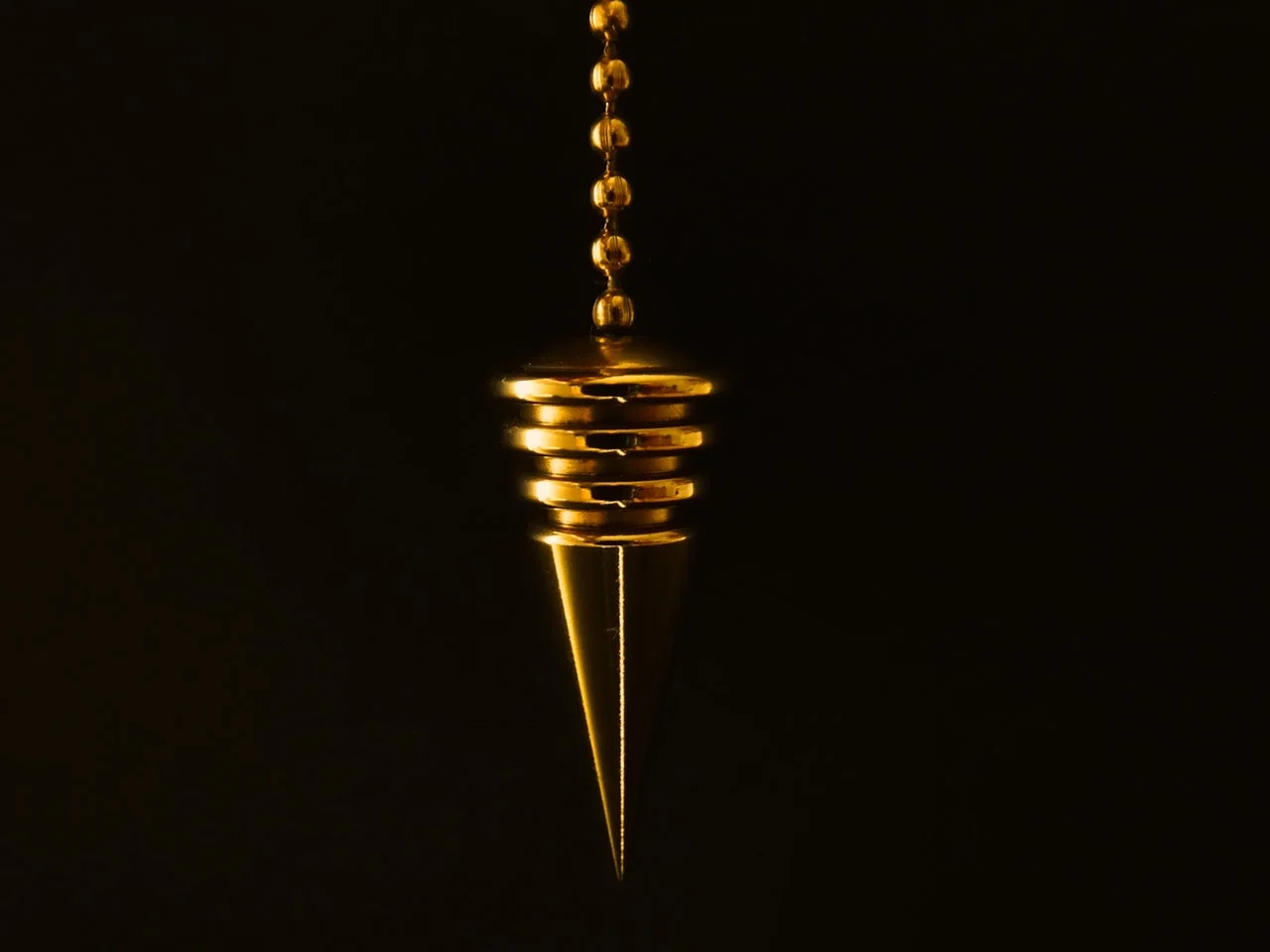 black-background-chain-cone-39239.jpg
